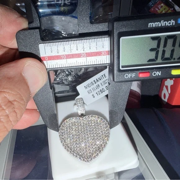 Lage heart pendant MOISSANITE
925 SILVER 8.00CTW
$ 1250.00 - Picture 10 of 12